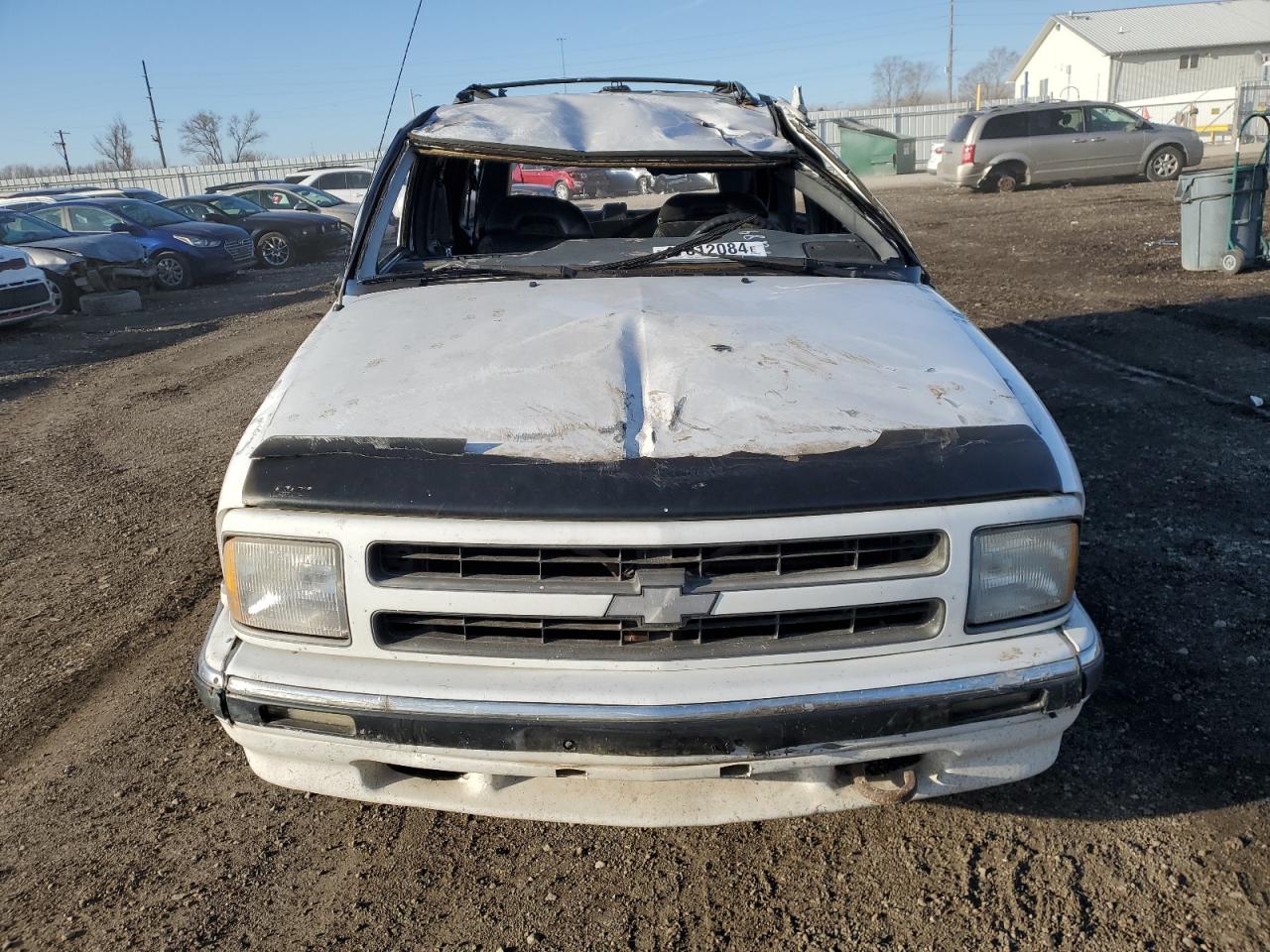 Photo 4 VIN: 1GNDT13W2VK217549 - CHEVROLET BLAZER 