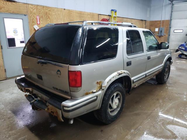 Photo 3 VIN: 1GNDT13W2W2140750 - CHEVROLET BLAZER 