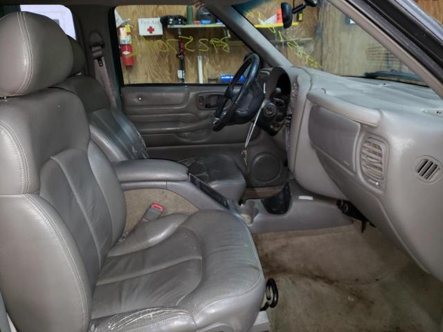 Photo 4 VIN: 1GNDT13W2W2140750 - CHEVROLET BLAZER 