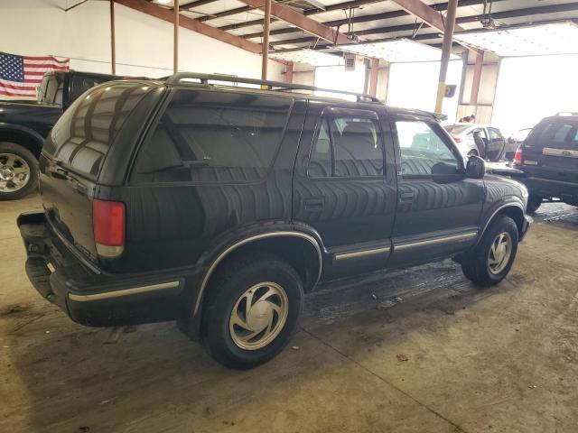 Photo 2 VIN: 1GNDT13W2W2217620 - CHEVROLET BLAZER 