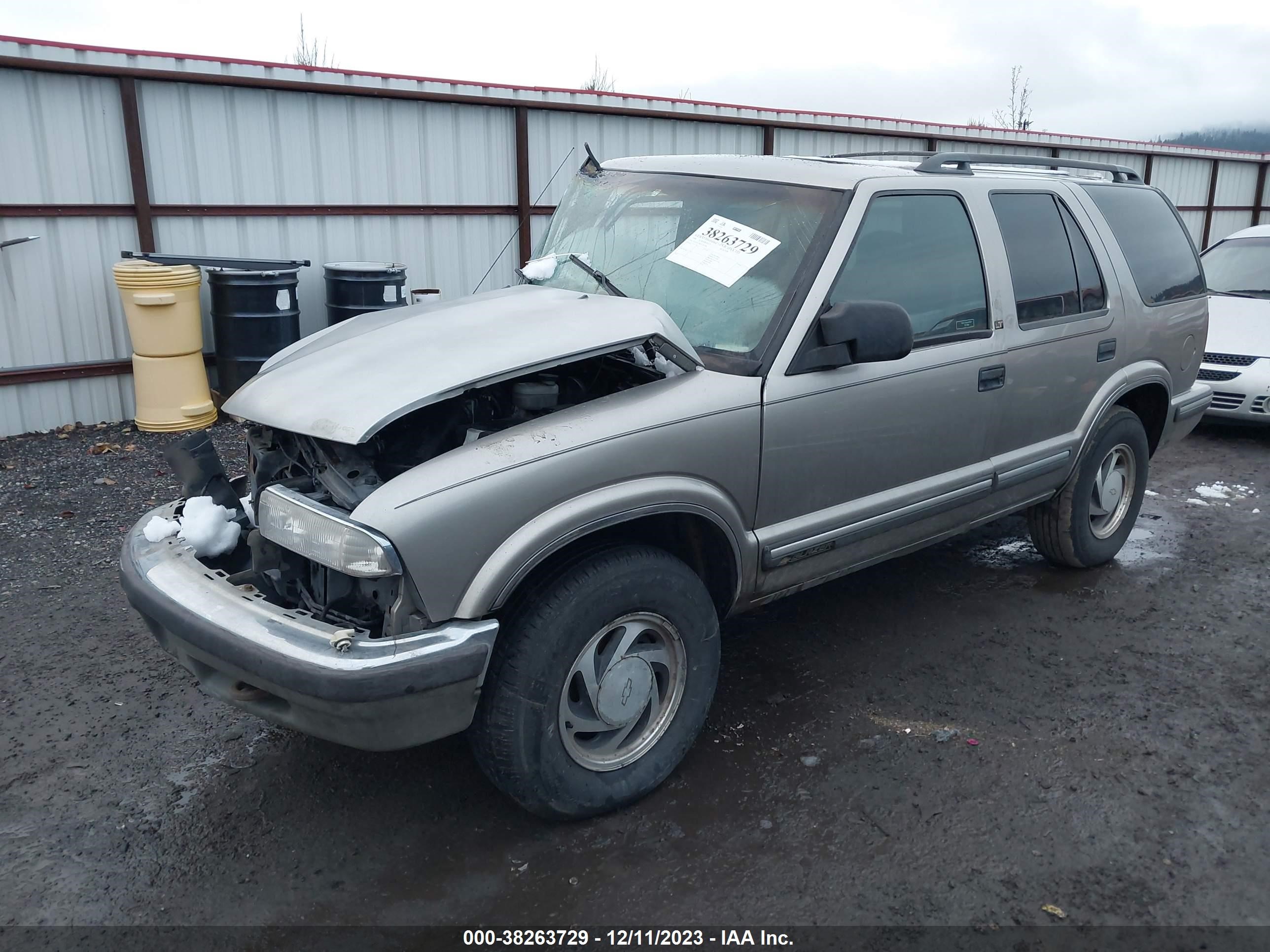 Photo 1 VIN: 1GNDT13W2X2191294 - CHEVROLET BLAZER 