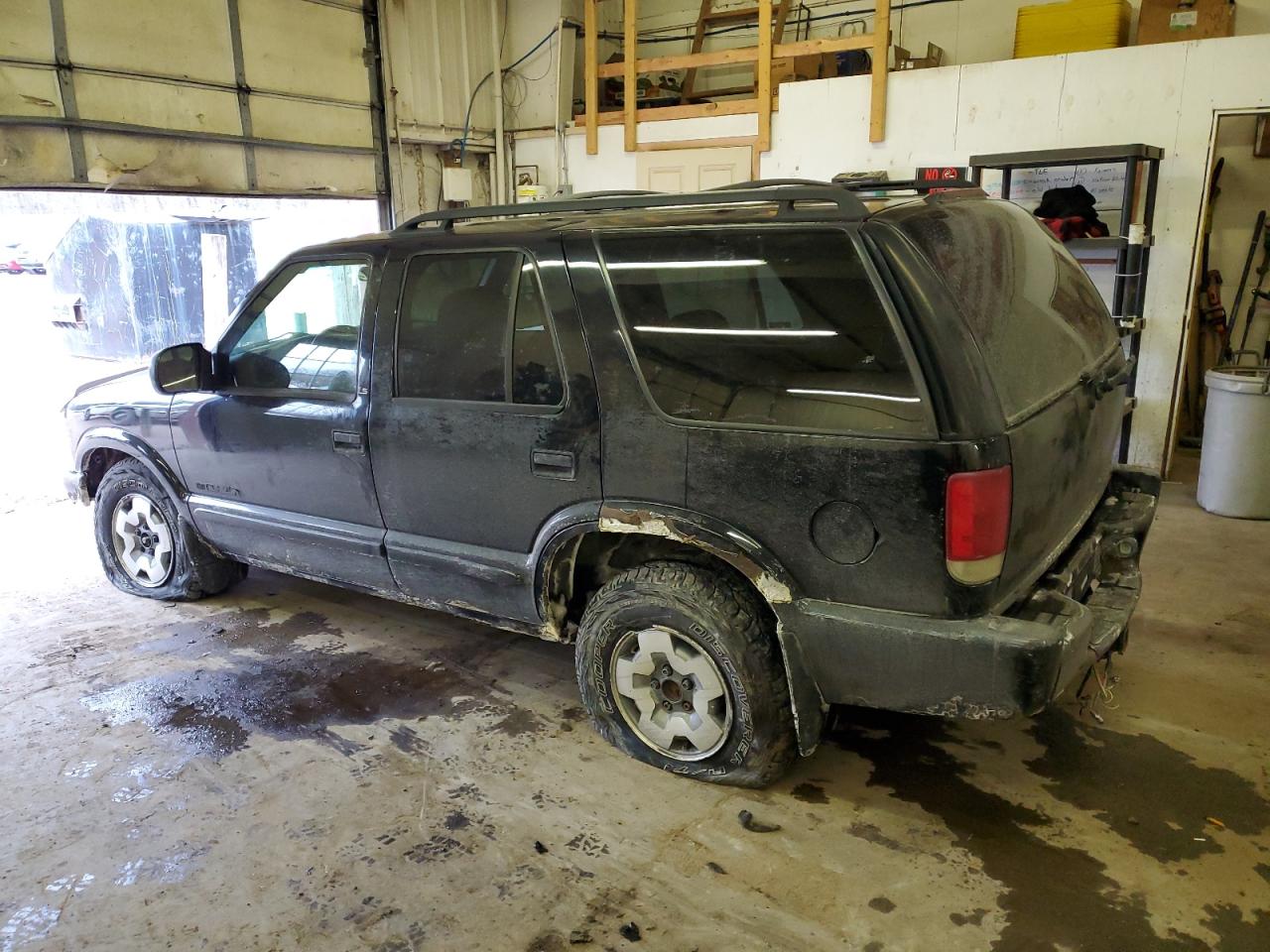 Photo 1 VIN: 1GNDT13W32K203896 - CHEVROLET BLAZER 