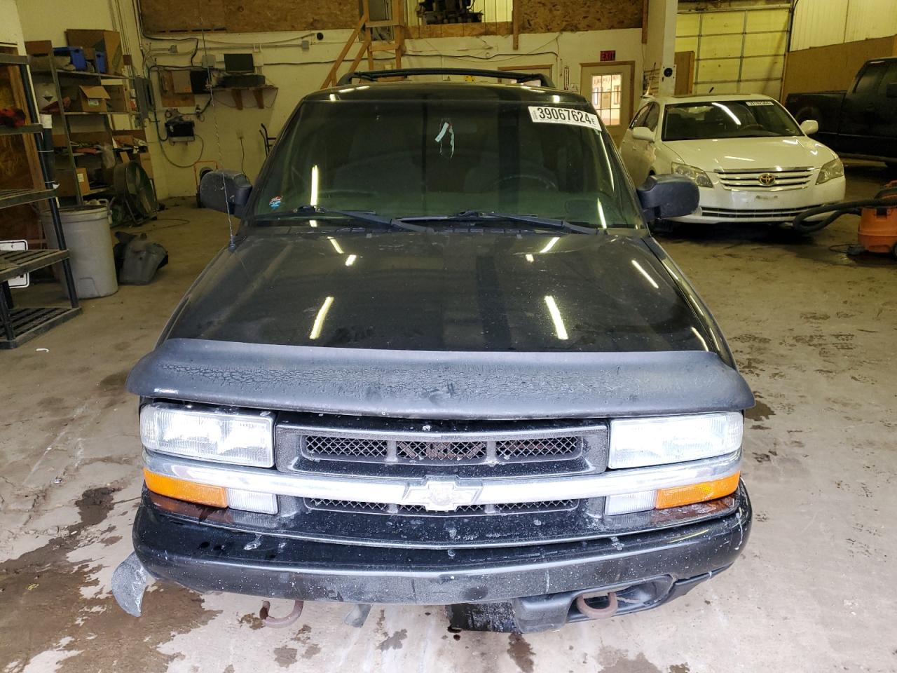 Photo 4 VIN: 1GNDT13W32K203896 - CHEVROLET BLAZER 