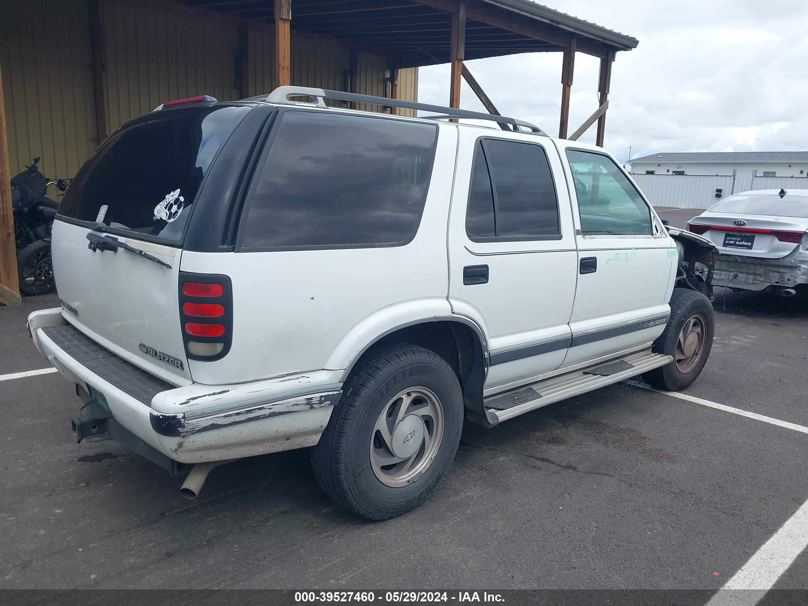 Photo 3 VIN: 1GNDT13W3S2103765 - CHEVROLET BLAZER 