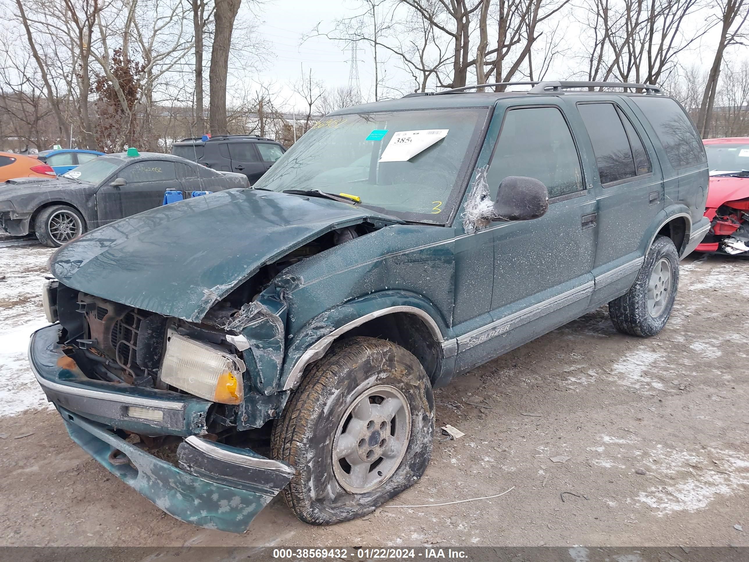 Photo 1 VIN: 1GNDT13W3V2207791 - CHEVROLET BLAZER 