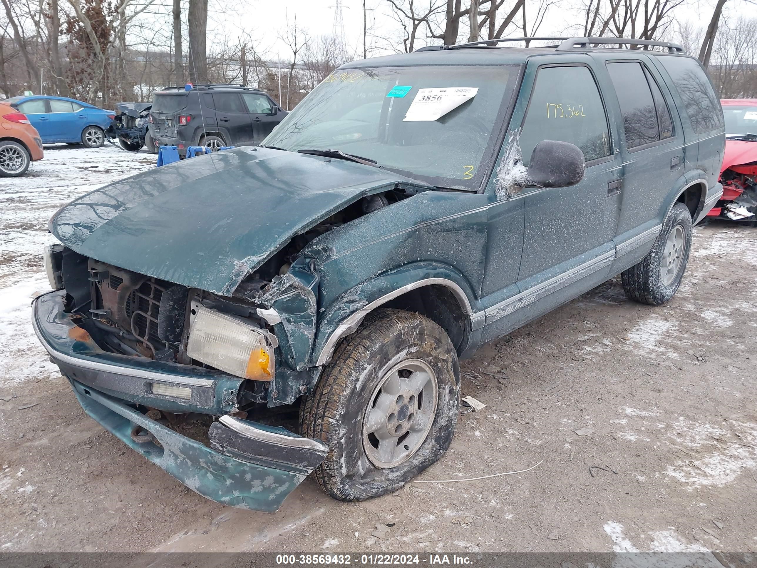 Photo 5 VIN: 1GNDT13W3V2207791 - CHEVROLET BLAZER 