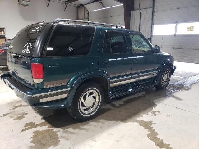 Photo 2 VIN: 1GNDT13W3V2235221 - CHEVROLET BLAZER 