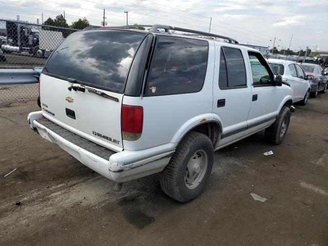 Photo 2 VIN: 1GNDT13W3V2237700 - CHEVROLET BLAZER 