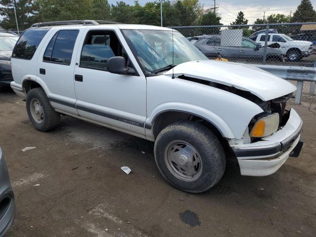 Photo 3 VIN: 1GNDT13W3V2237700 - CHEVROLET BLAZER 