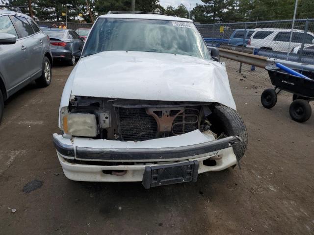 Photo 4 VIN: 1GNDT13W3V2237700 - CHEVROLET BLAZER 