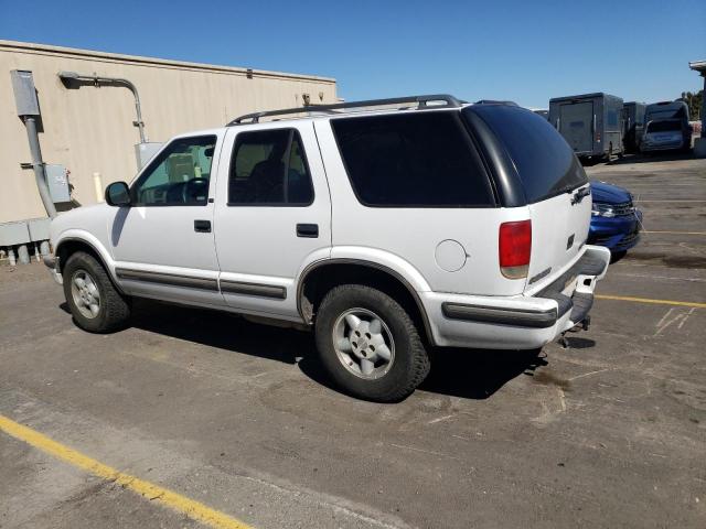 Photo 1 VIN: 1GNDT13W3W2120152 - CHEVROLET BLAZER 