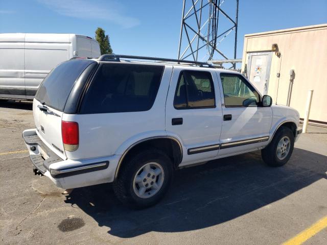 Photo 2 VIN: 1GNDT13W3W2120152 - CHEVROLET BLAZER 