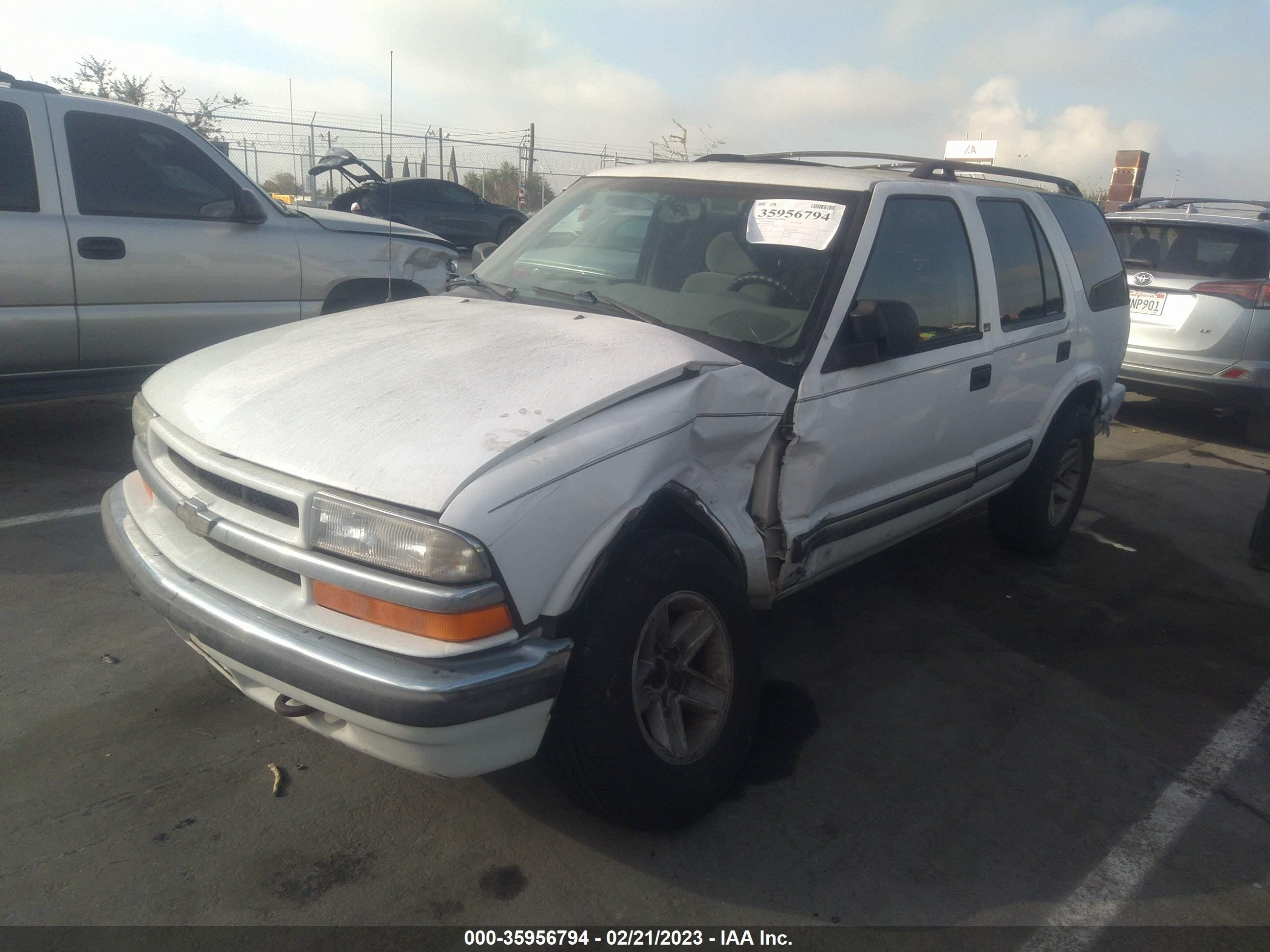 Photo 1 VIN: 1GNDT13W412224710 - CHEVROLET BLAZER 