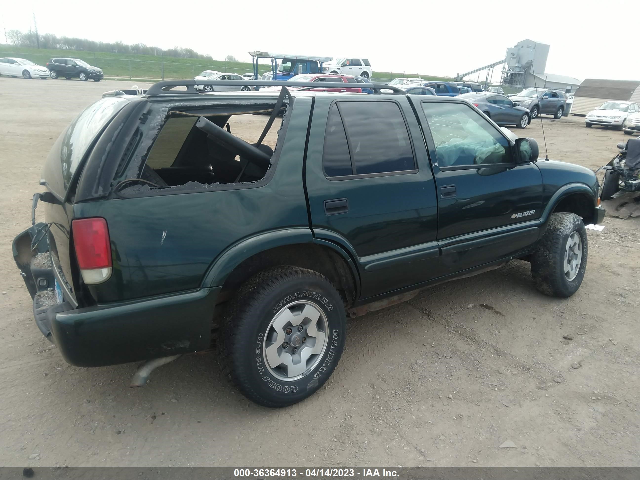 Photo 3 VIN: 1GNDT13W42K171119 - CHEVROLET BLAZER 