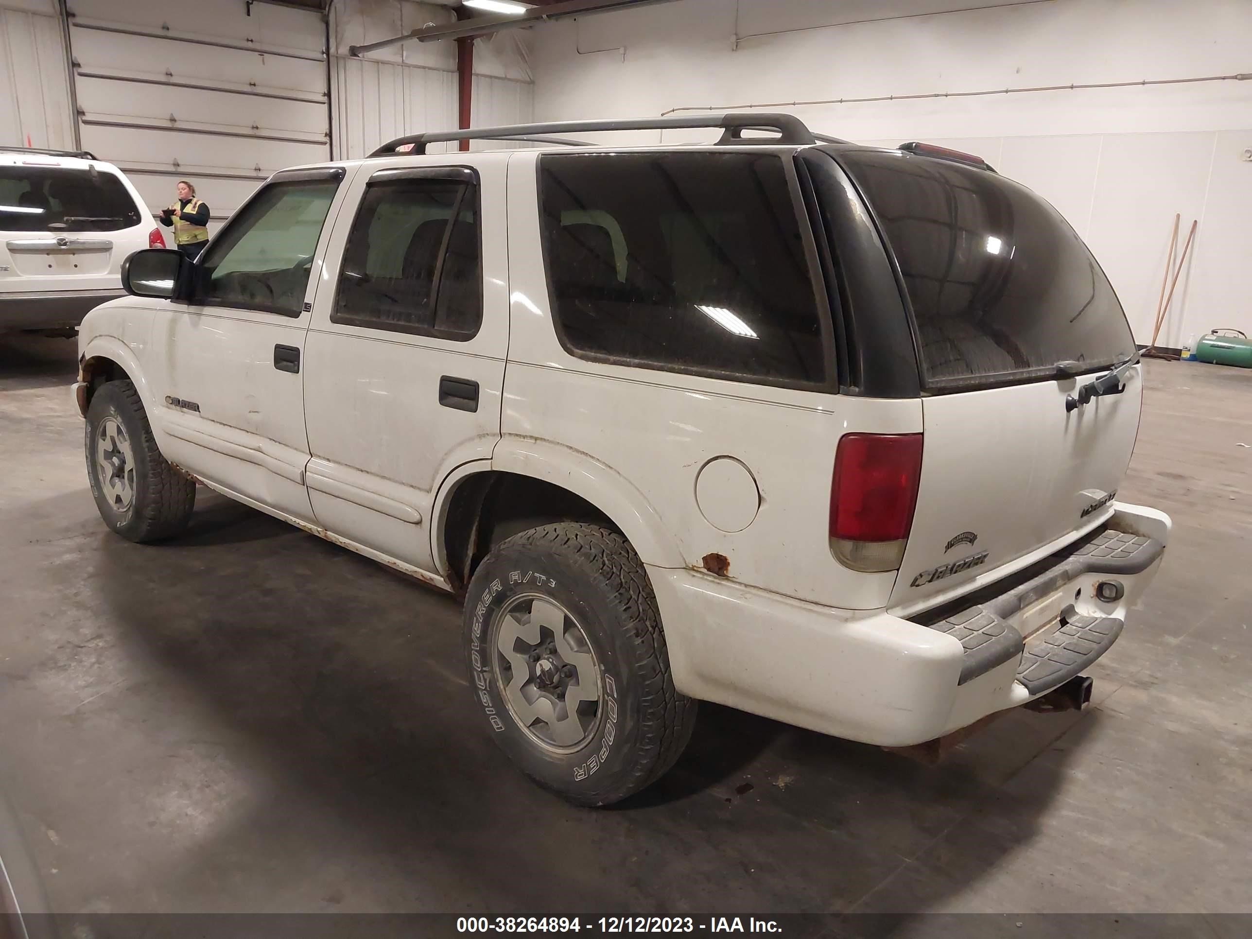 Photo 2 VIN: 1GNDT13W42K218794 - CHEVROLET BLAZER 