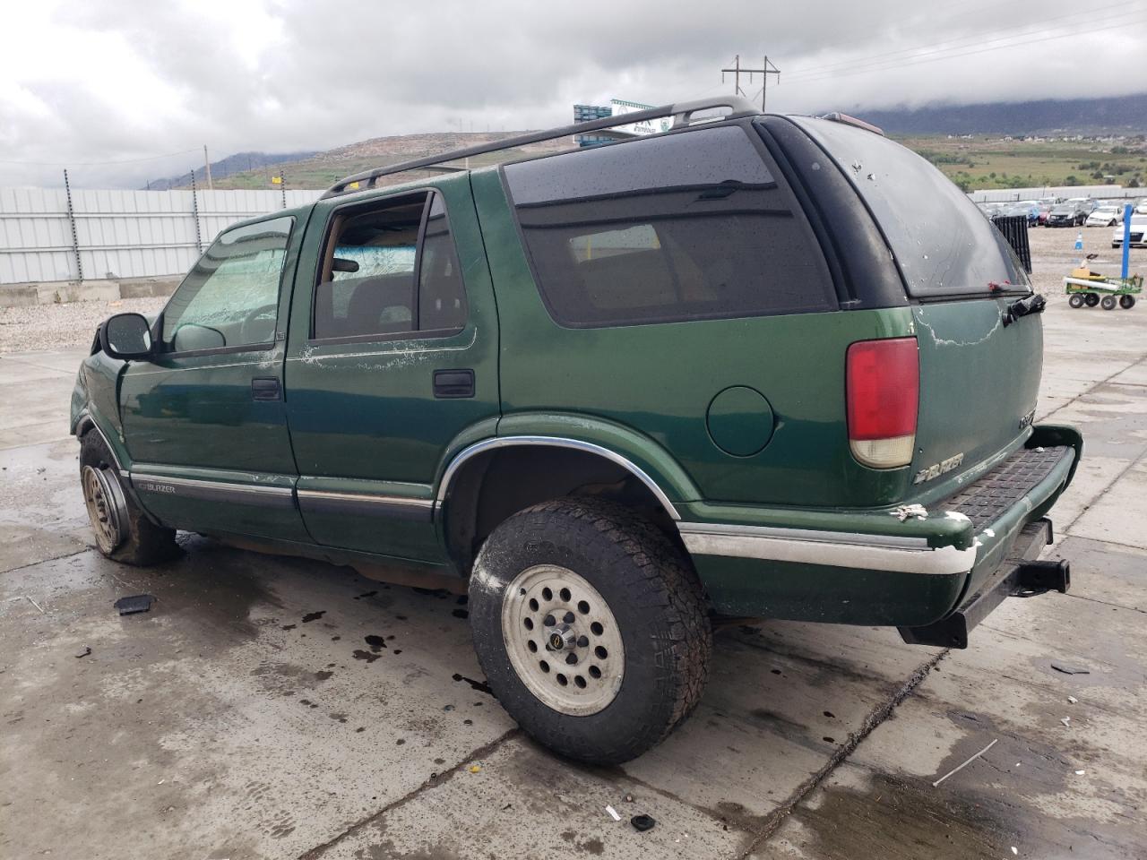 Photo 1 VIN: 1GNDT13W4V2134561 - CHEVROLET BLAZER 