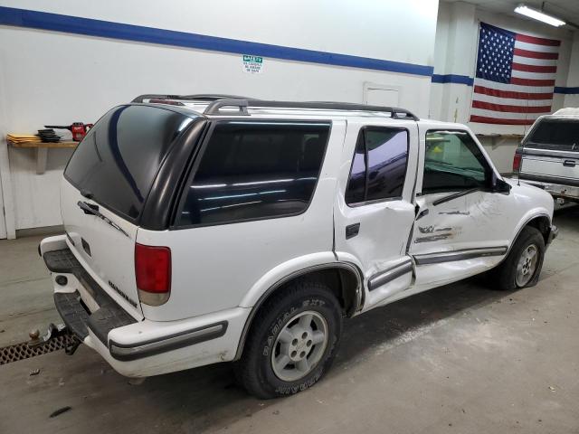 Photo 2 VIN: 1GNDT13W4W2161227 - CHEVROLET BLAZER 