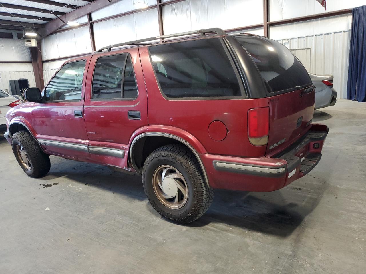 Photo 1 VIN: 1GNDT13W4W2227730 - CHEVROLET BLAZER 