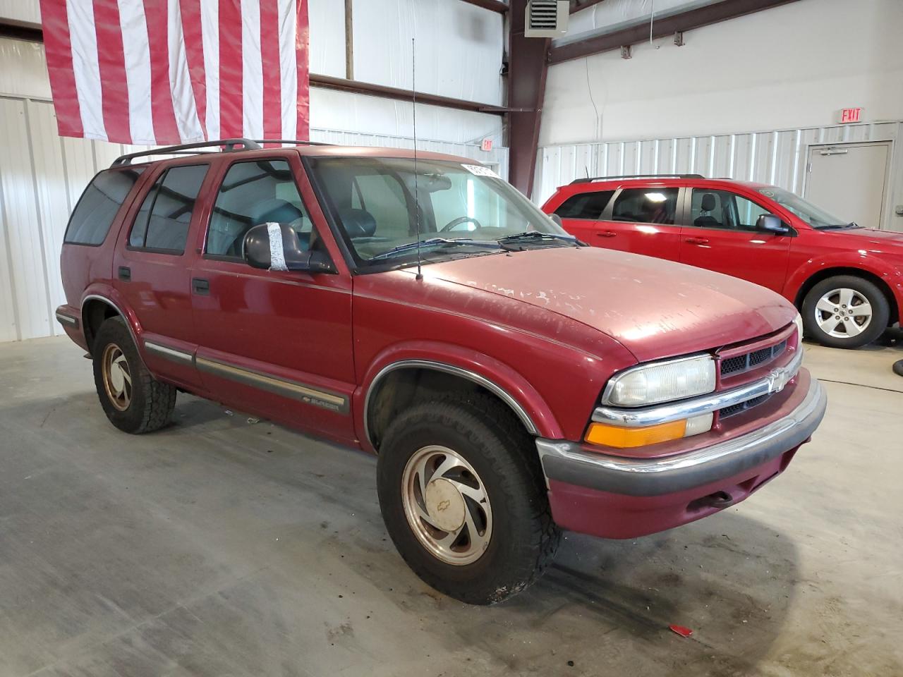 Photo 3 VIN: 1GNDT13W4W2227730 - CHEVROLET BLAZER 