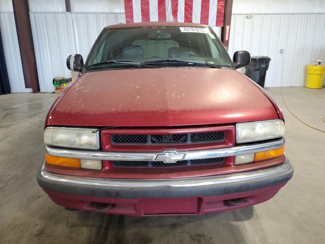 Photo 4 VIN: 1GNDT13W4W2227730 - CHEVROLET BLAZER 