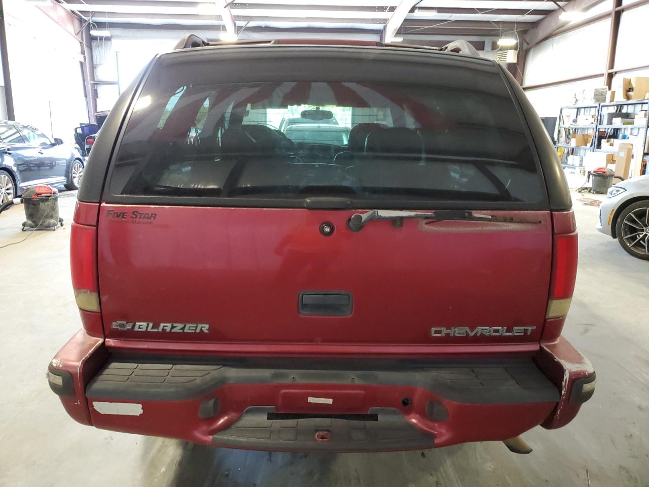 Photo 5 VIN: 1GNDT13W4W2227730 - CHEVROLET BLAZER 