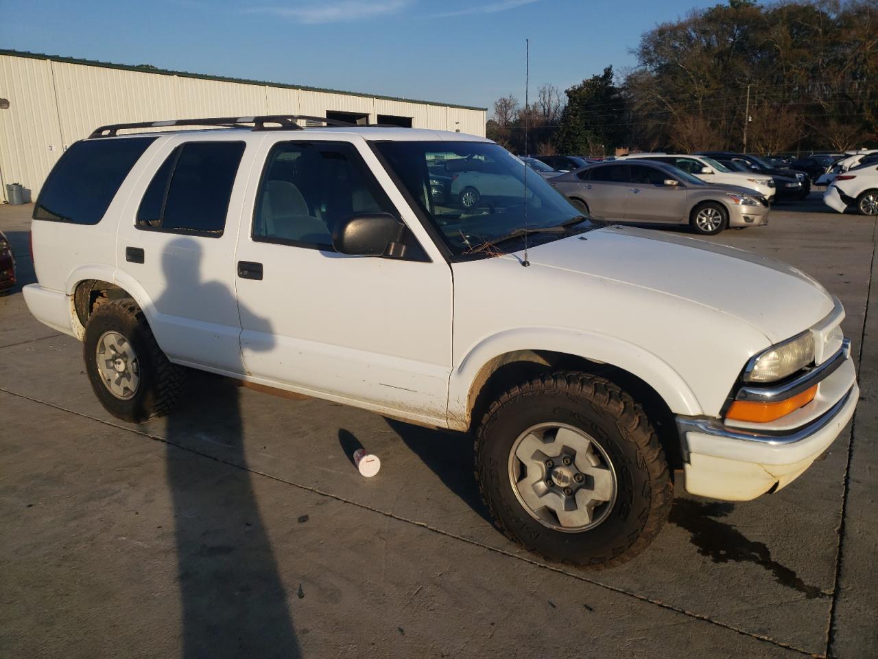 Photo 3 VIN: 1GNDT13W4Y2284934 - CHEVROLET BLAZER 