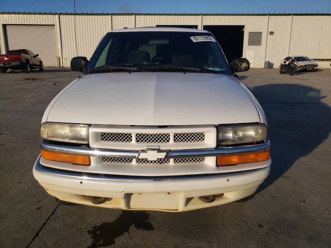 Photo 4 VIN: 1GNDT13W4Y2284934 - CHEVROLET BLAZER 