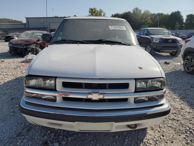 Photo 4 VIN: 1GNDT13W4Y2347076 - CHEVROLET BLAZER 