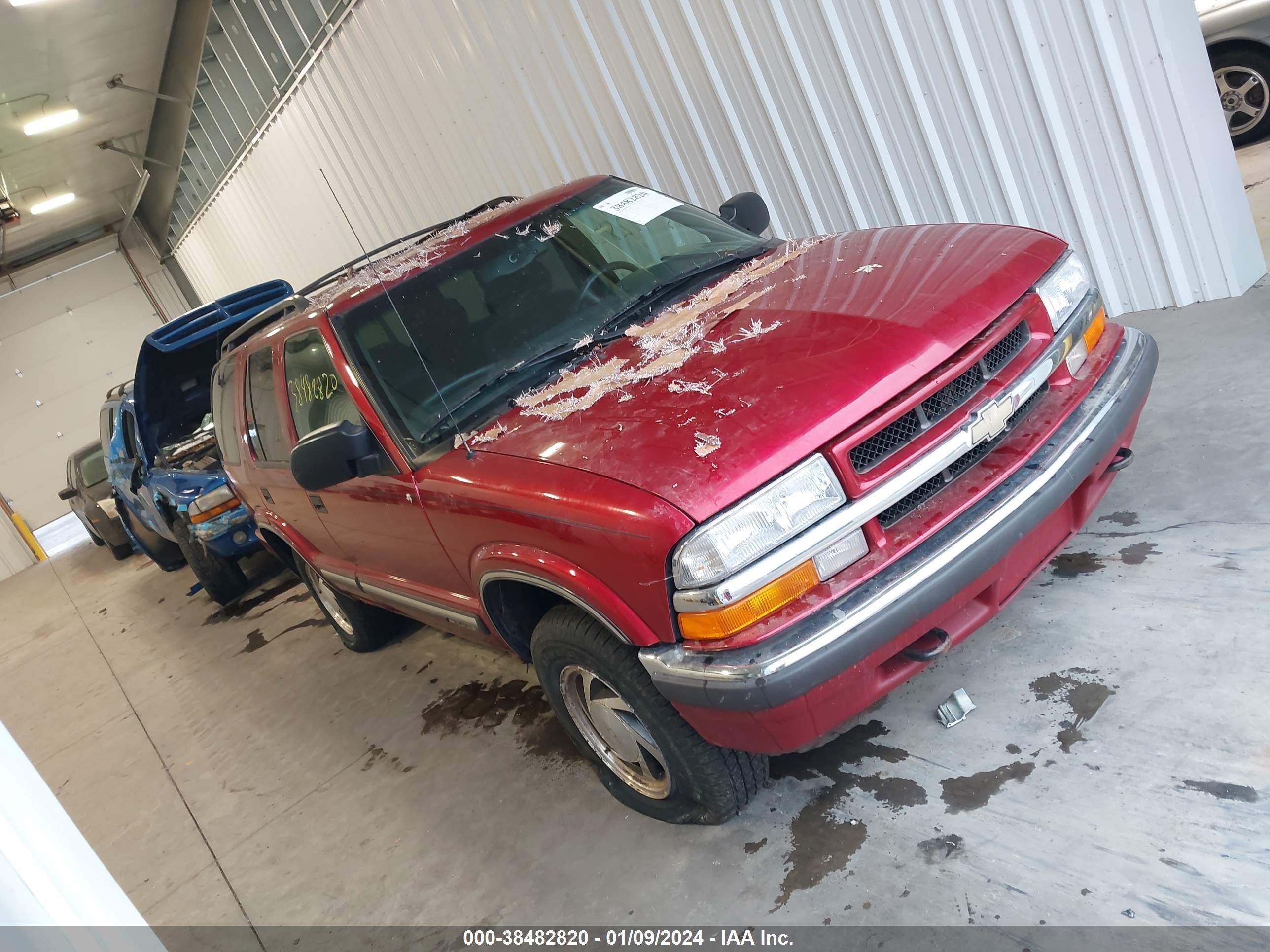 Photo 0 VIN: 1GNDT13W512139956 - CHEVROLET BLAZER 