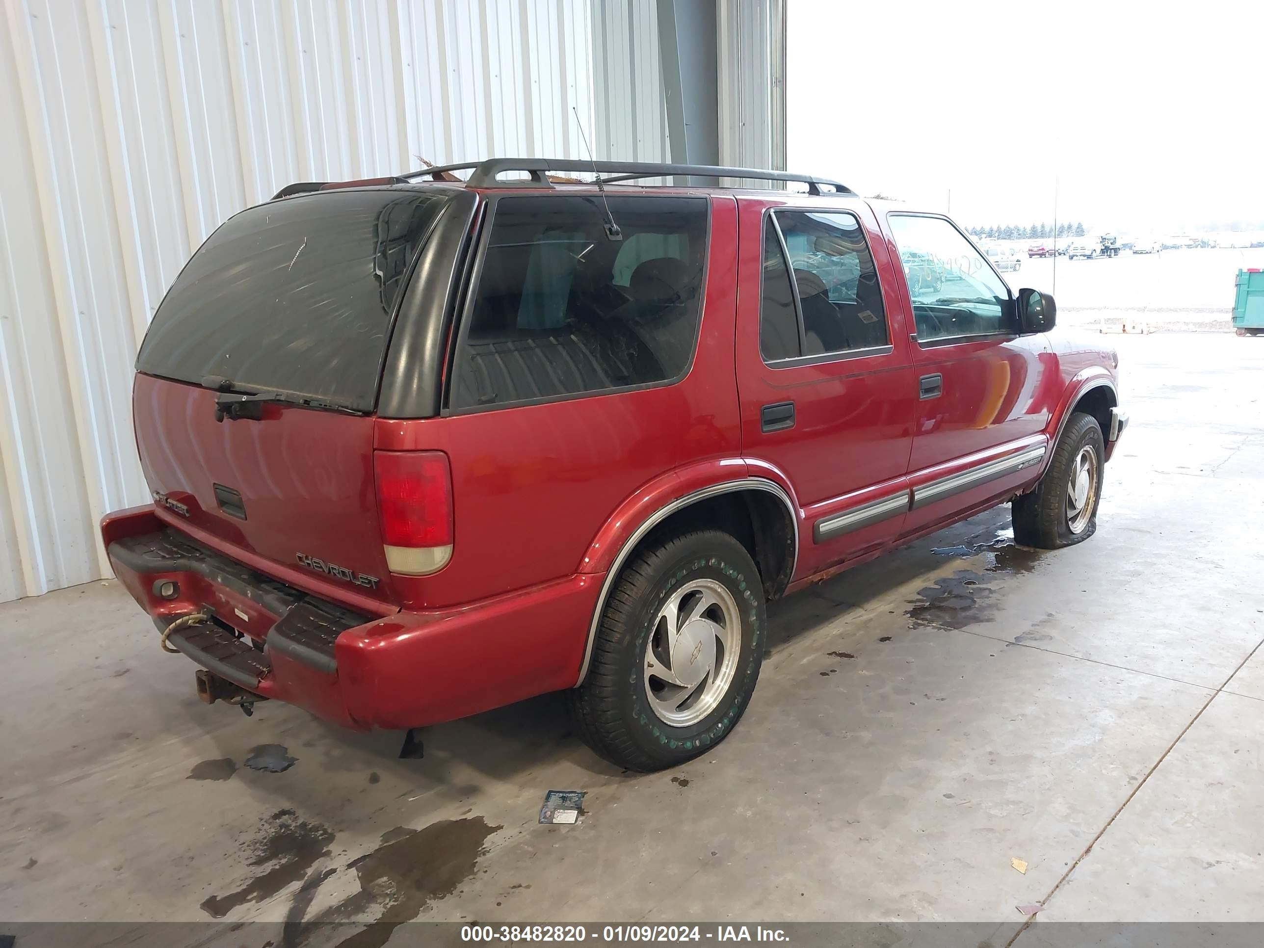 Photo 3 VIN: 1GNDT13W512139956 - CHEVROLET BLAZER 