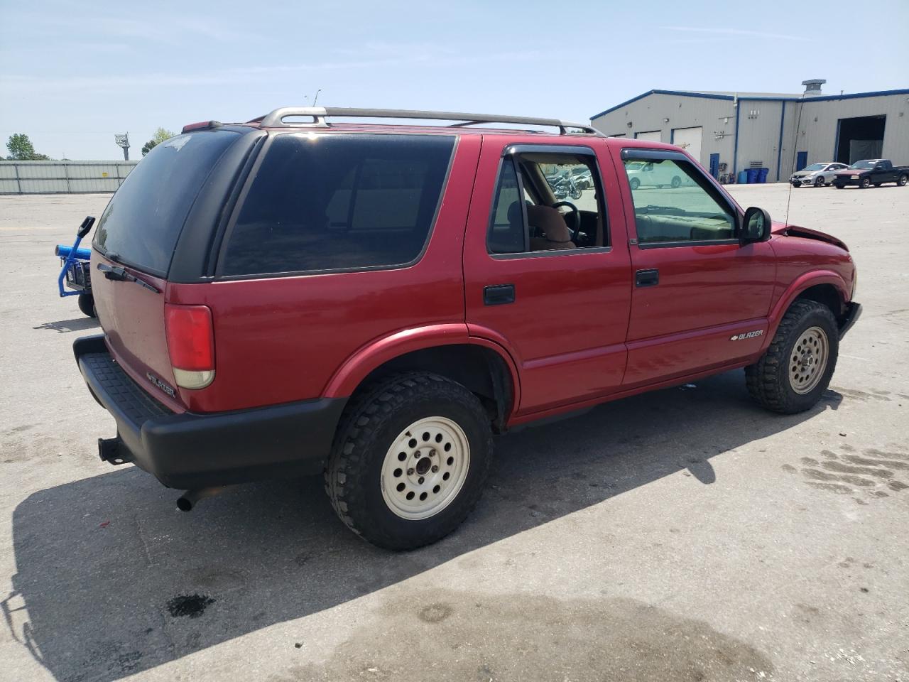 Photo 2 VIN: 1GNDT13W5S2103413 - CHEVROLET TRAILBLAZER 