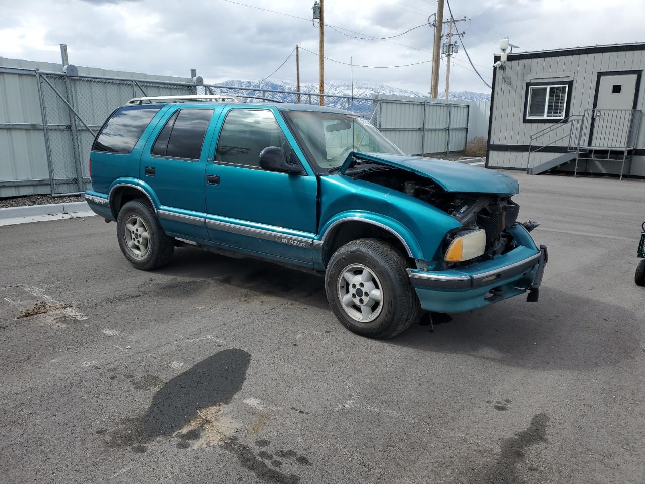 Photo 3 VIN: 1GNDT13W5S2134435 - CHEVROLET BLAZER 