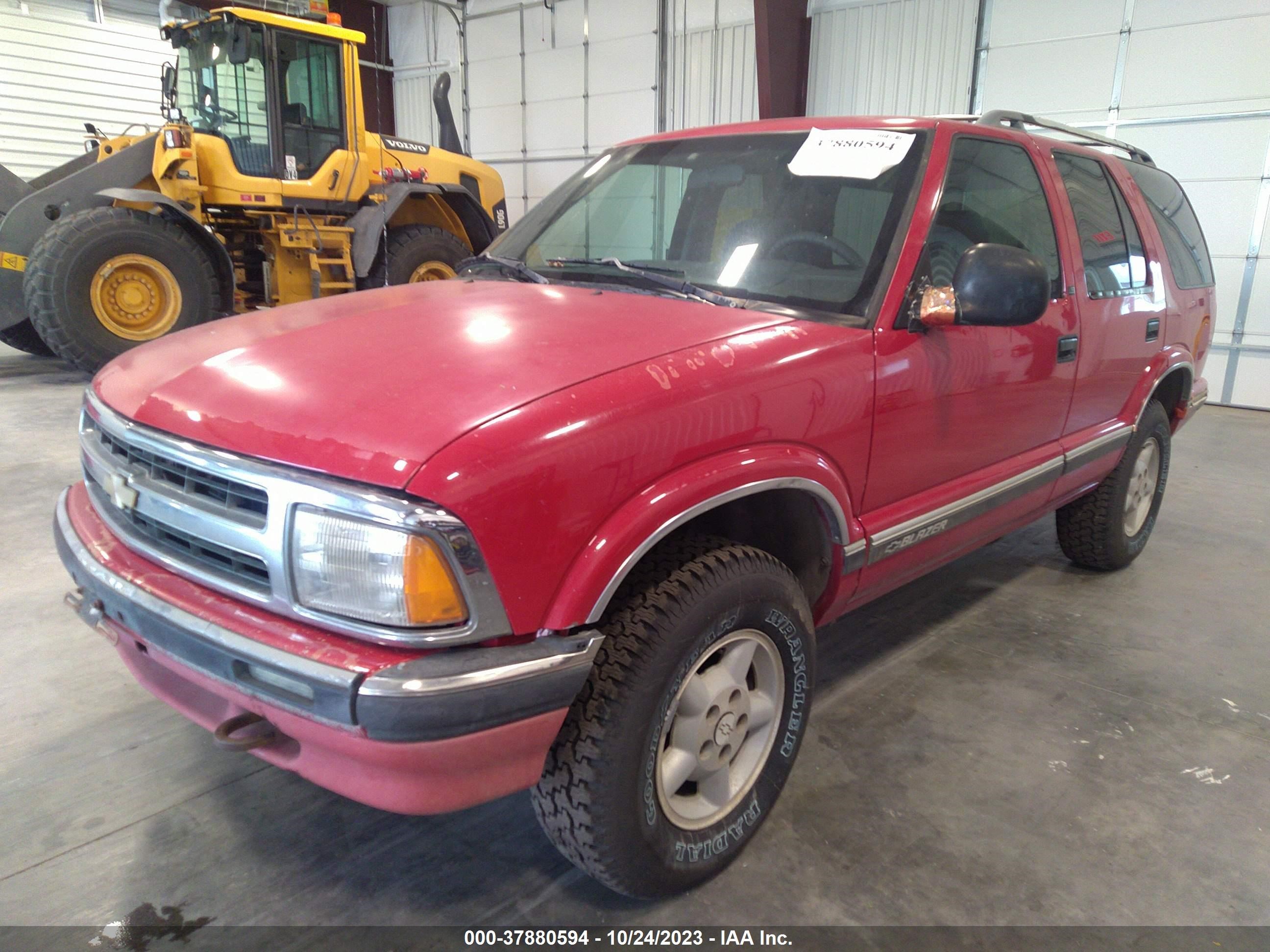 Photo 1 VIN: 1GNDT13W5T2152340 - CHEVROLET BLAZER 