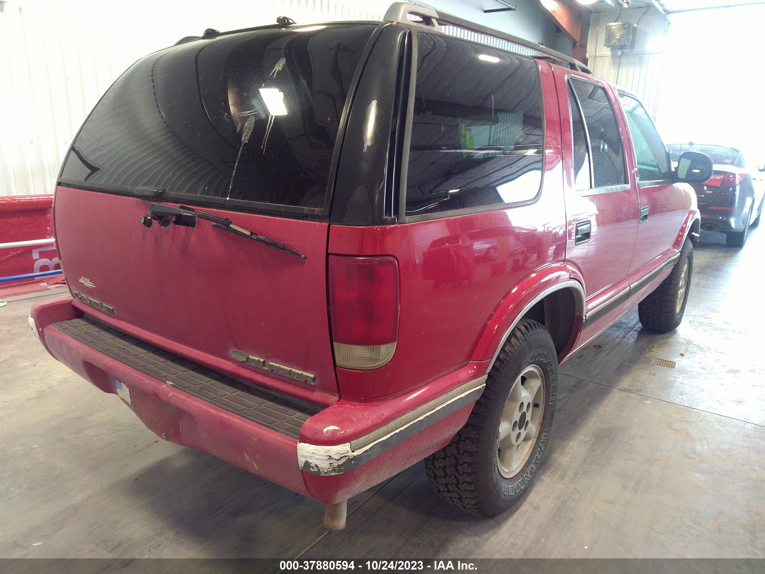 Photo 3 VIN: 1GNDT13W5T2152340 - CHEVROLET BLAZER 