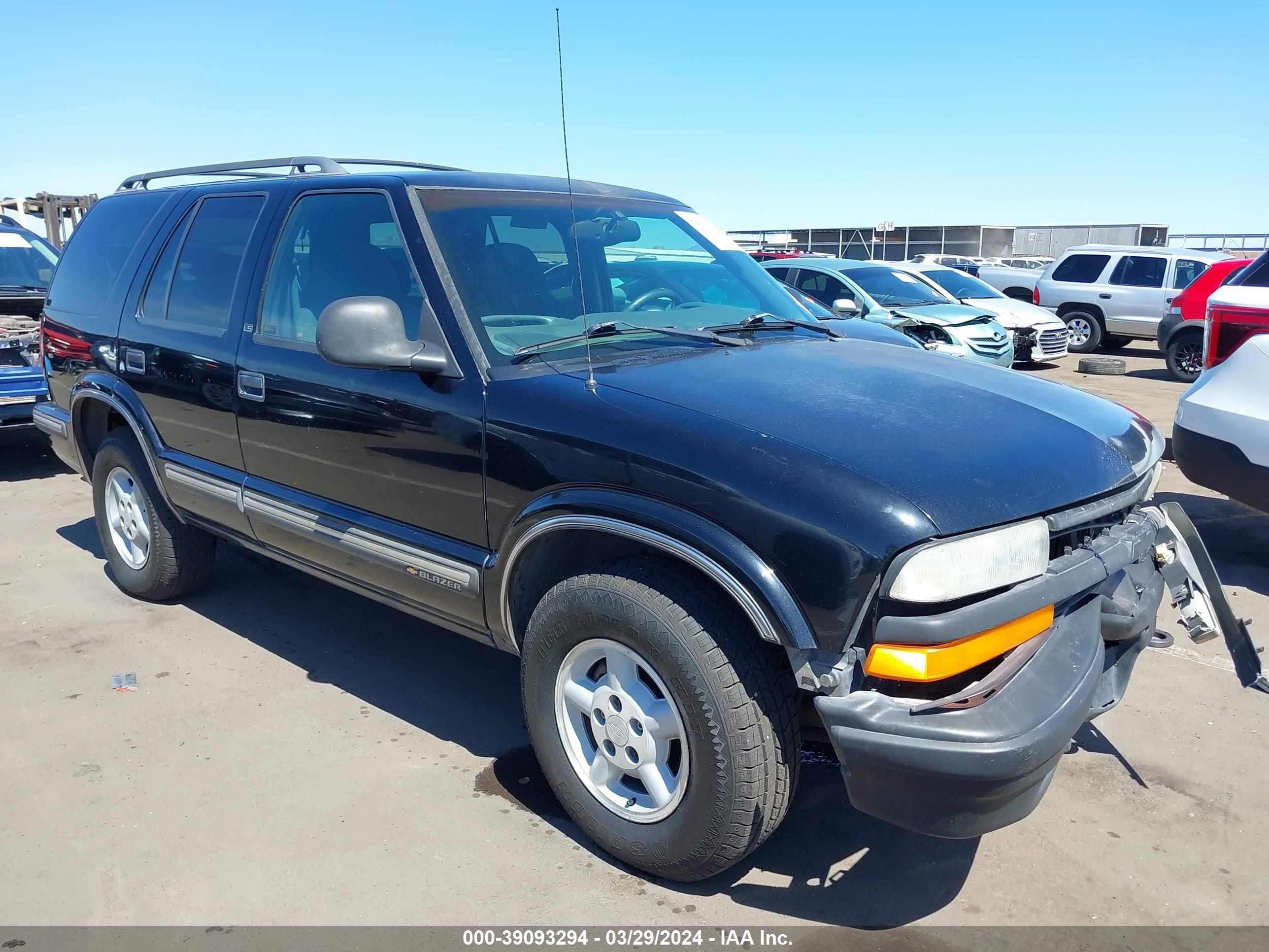 Photo 0 VIN: 1GNDT13W5W2120587 - CHEVROLET BLAZER 