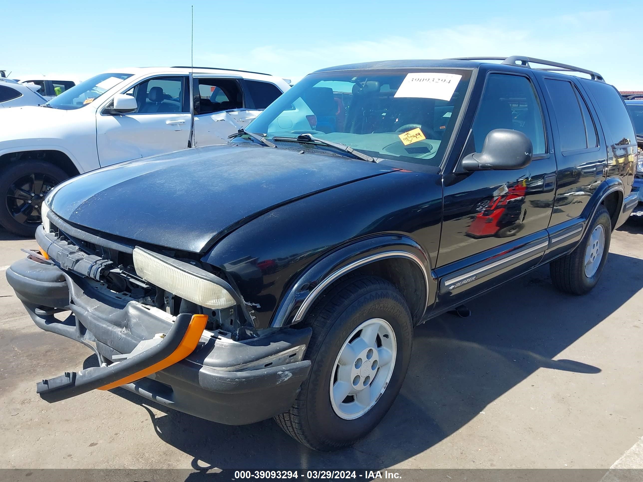 Photo 1 VIN: 1GNDT13W5W2120587 - CHEVROLET BLAZER 