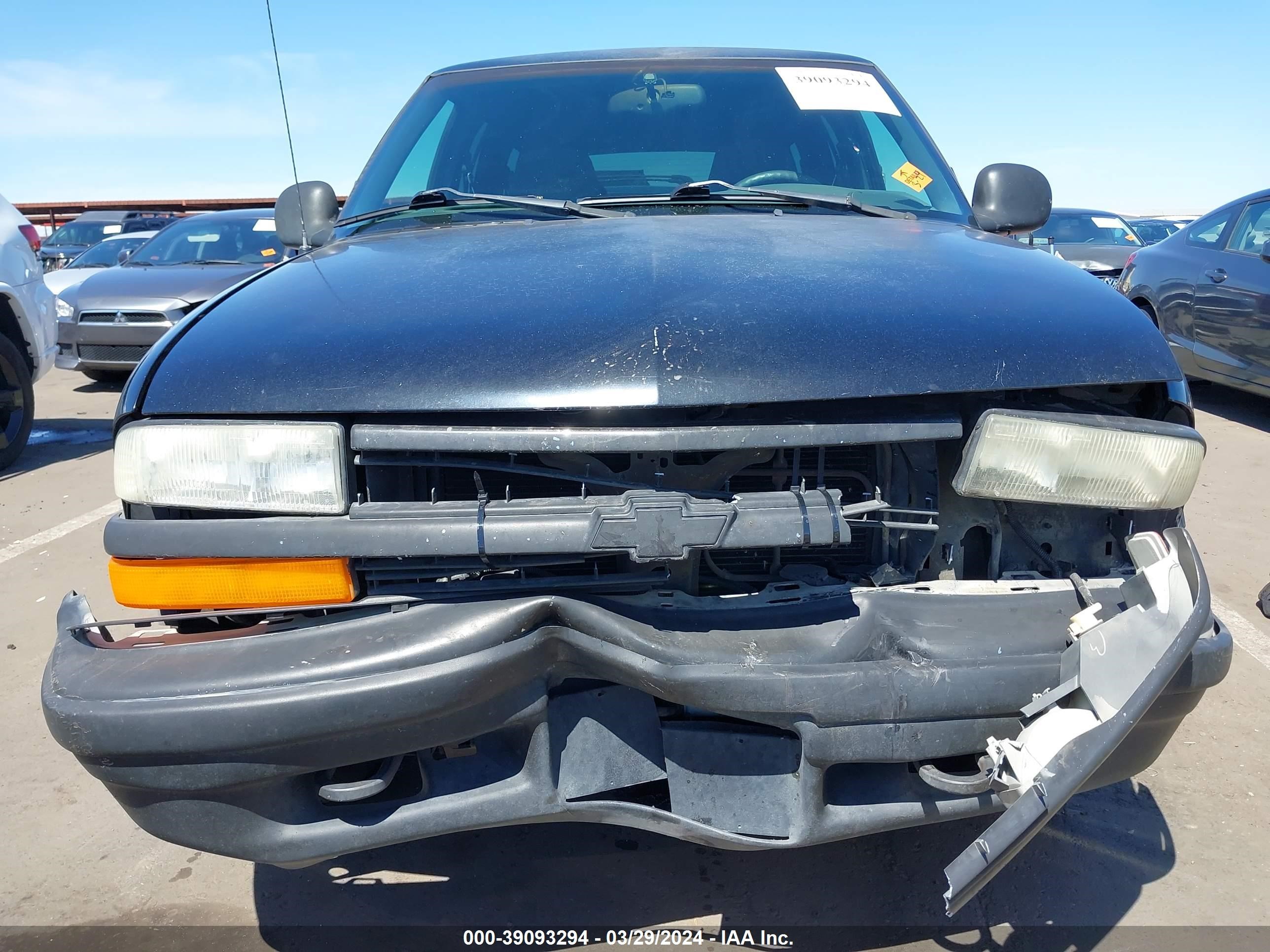 Photo 11 VIN: 1GNDT13W5W2120587 - CHEVROLET BLAZER 