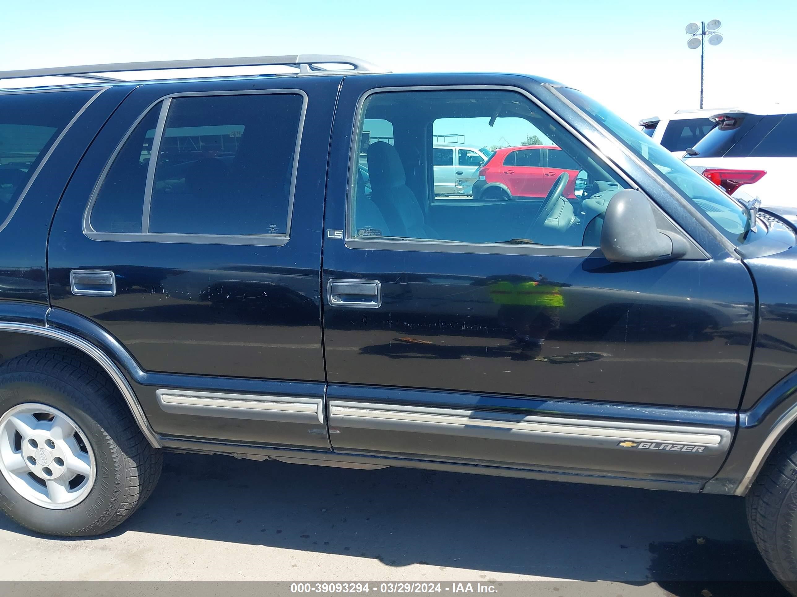 Photo 12 VIN: 1GNDT13W5W2120587 - CHEVROLET BLAZER 