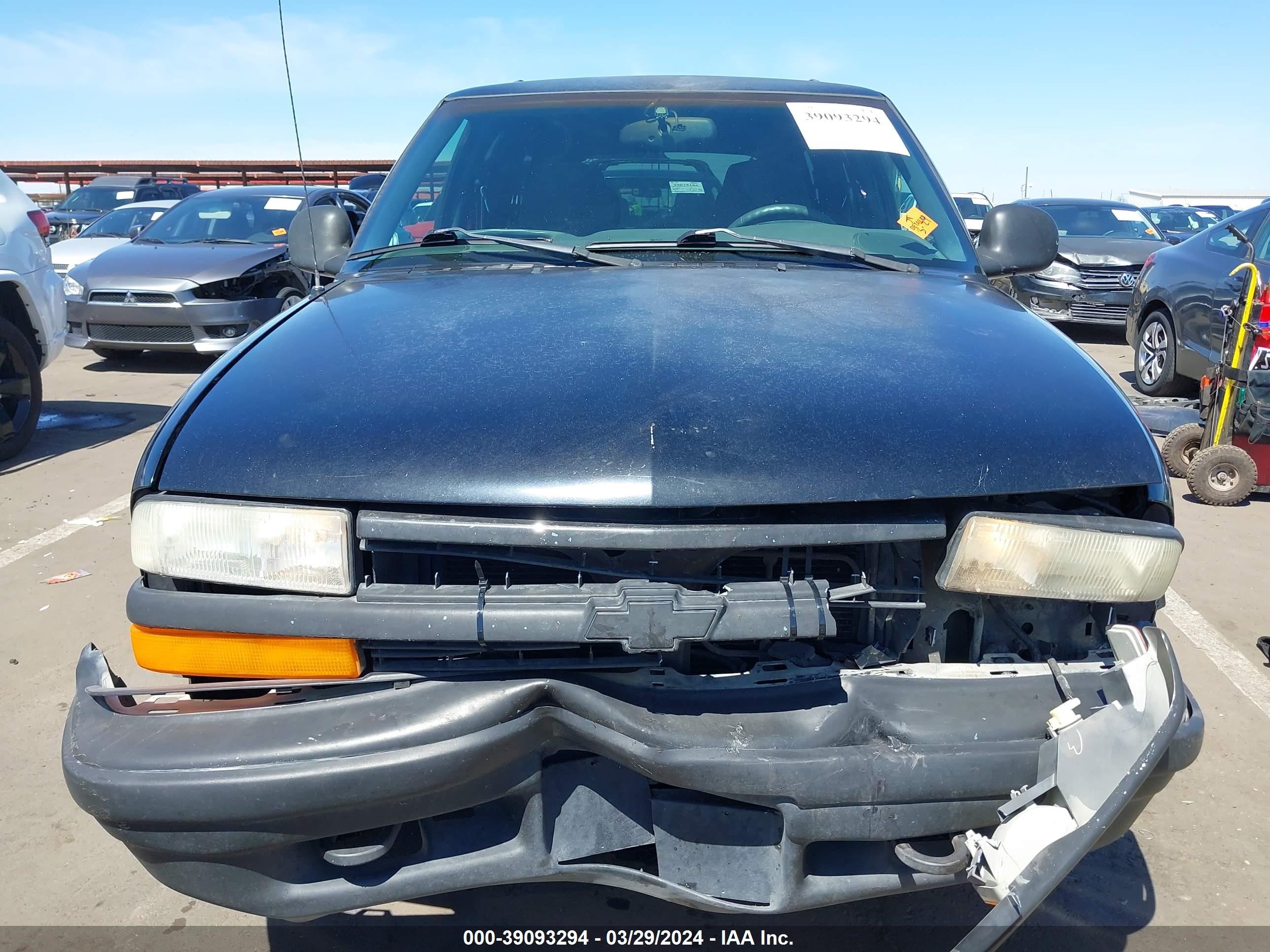 Photo 5 VIN: 1GNDT13W5W2120587 - CHEVROLET BLAZER 