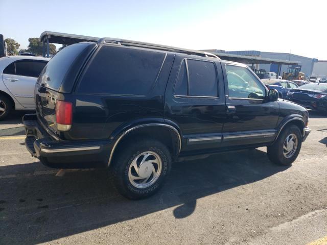 Photo 2 VIN: 1GNDT13W5W2252765 - CHEVROLET BLAZER 