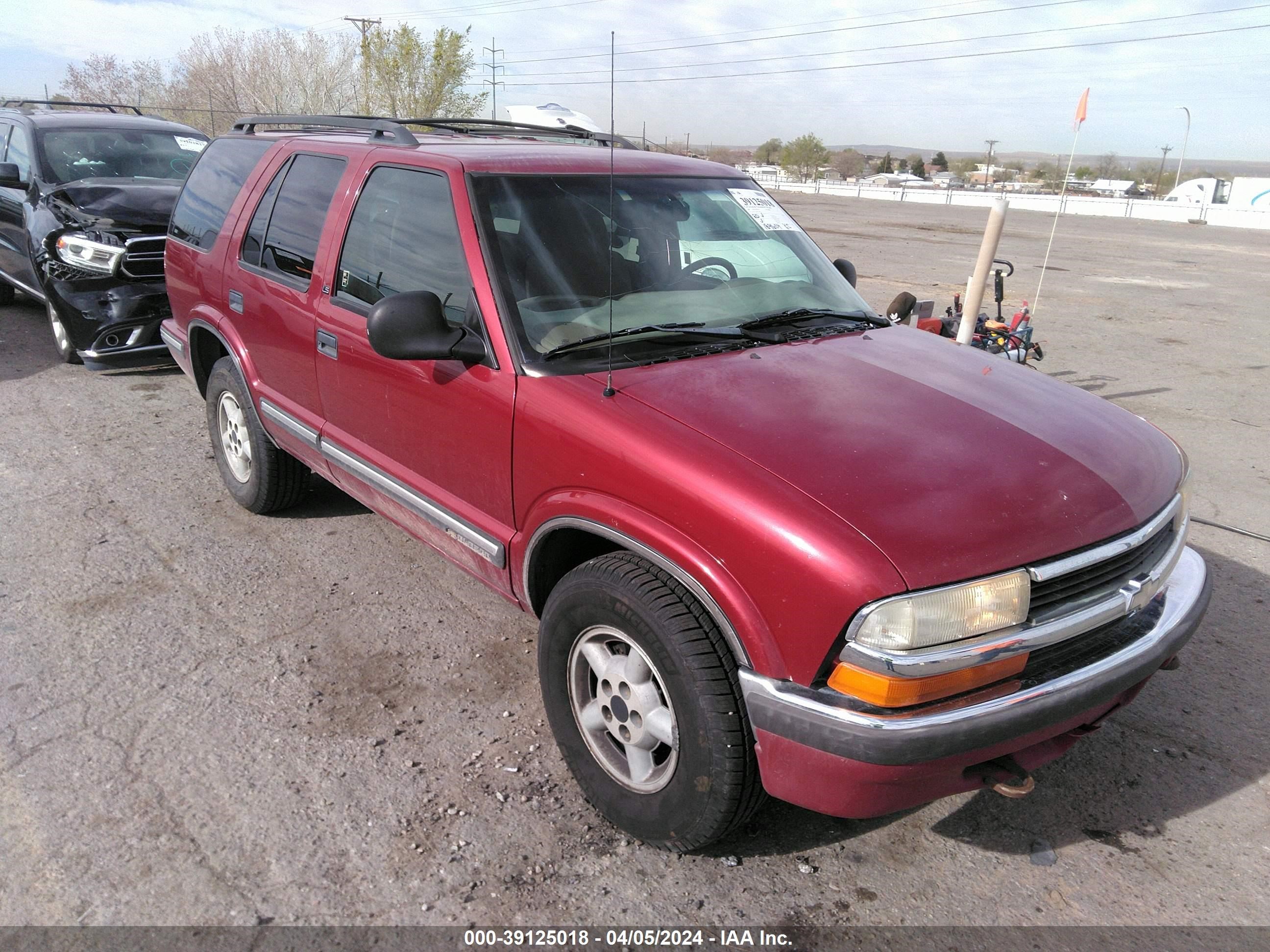 Photo 0 VIN: 1GNDT13W5W2289475 - CHEVROLET BLAZER 