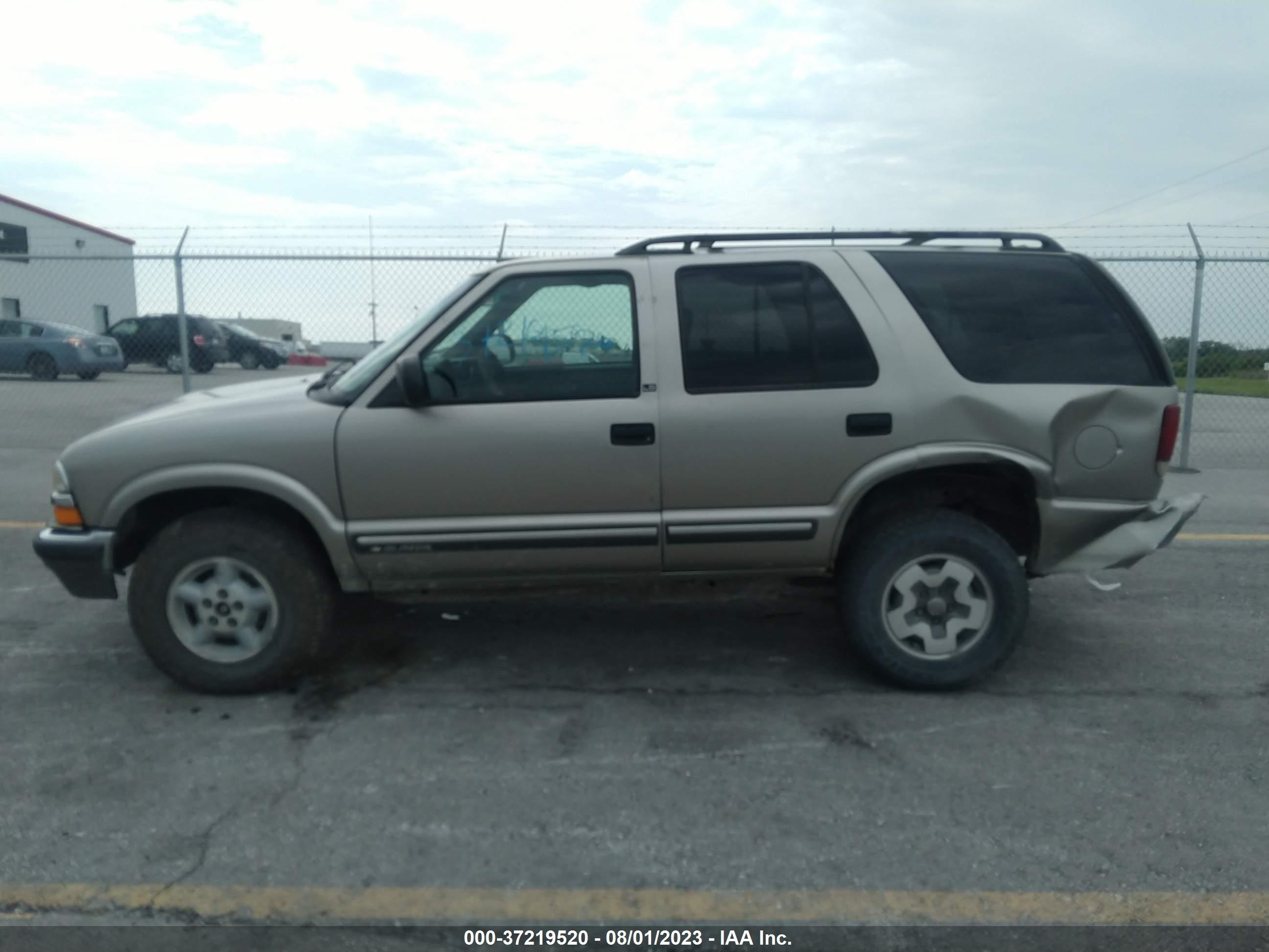 Photo 14 VIN: 1GNDT13W5Y2313275 - CHEVROLET BLAZER 