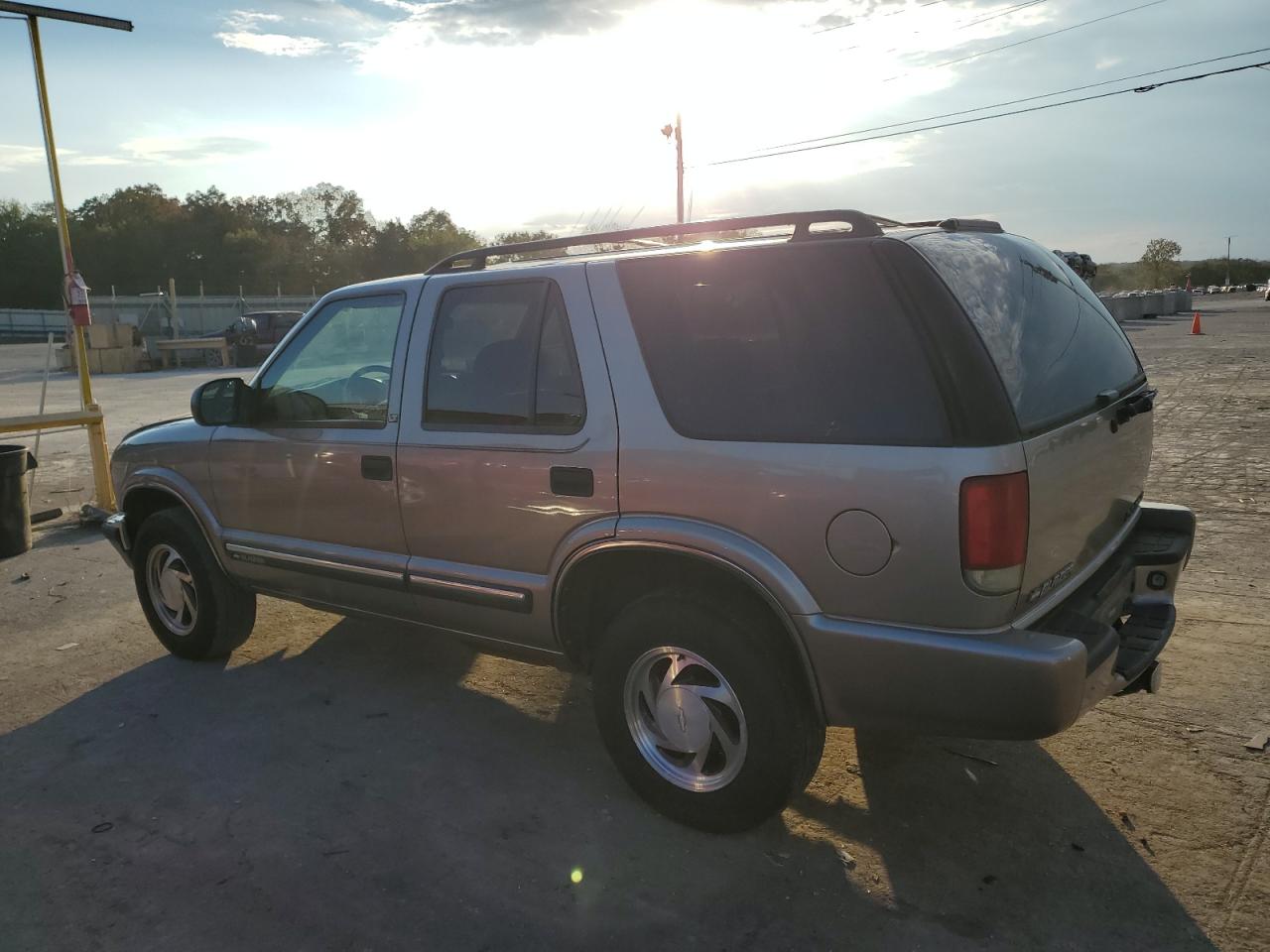 Photo 1 VIN: 1GNDT13W61K241654 - CHEVROLET BLAZER 