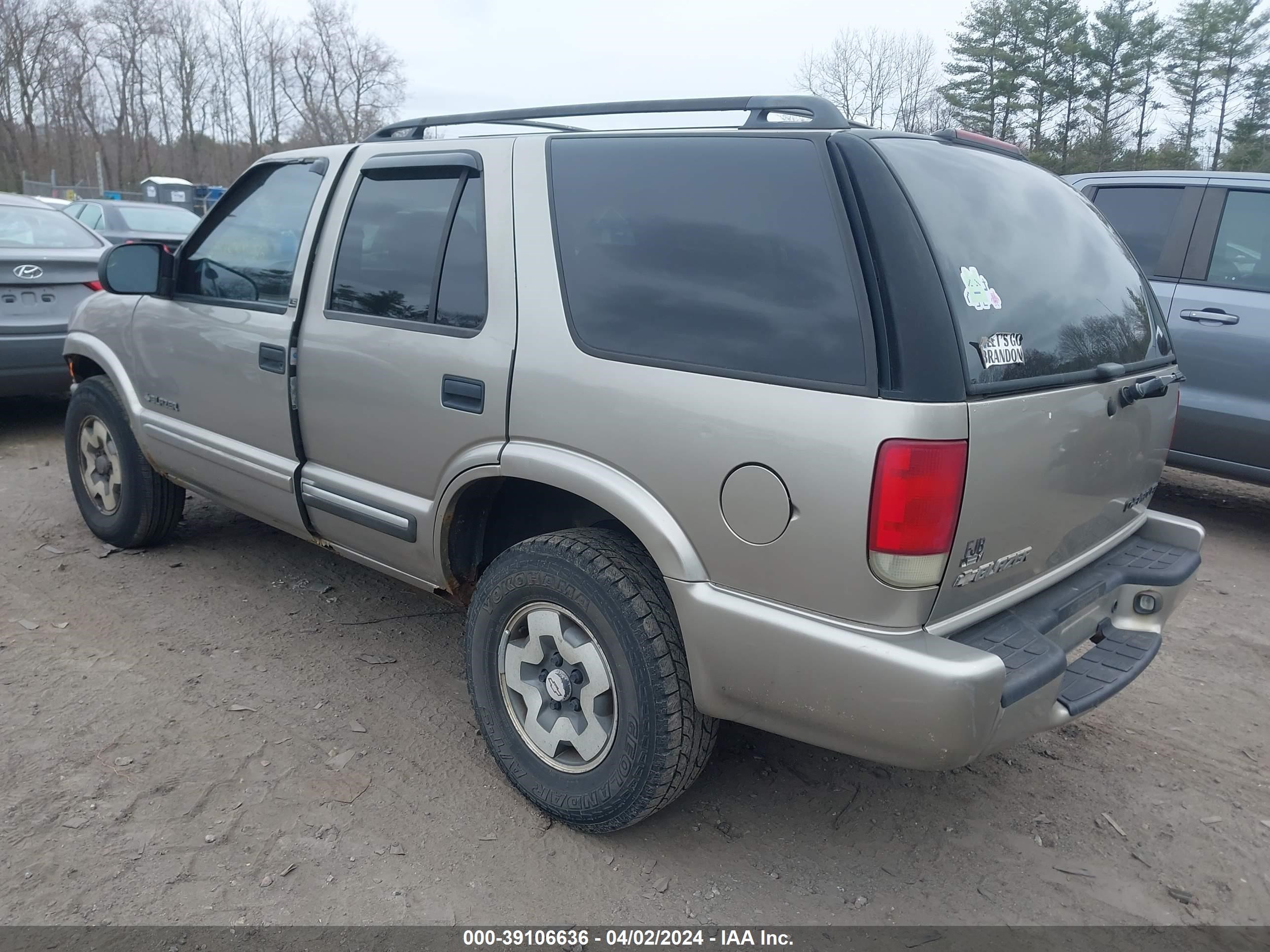 Photo 2 VIN: 1GNDT13W62K106790 - CHEVROLET BLAZER 