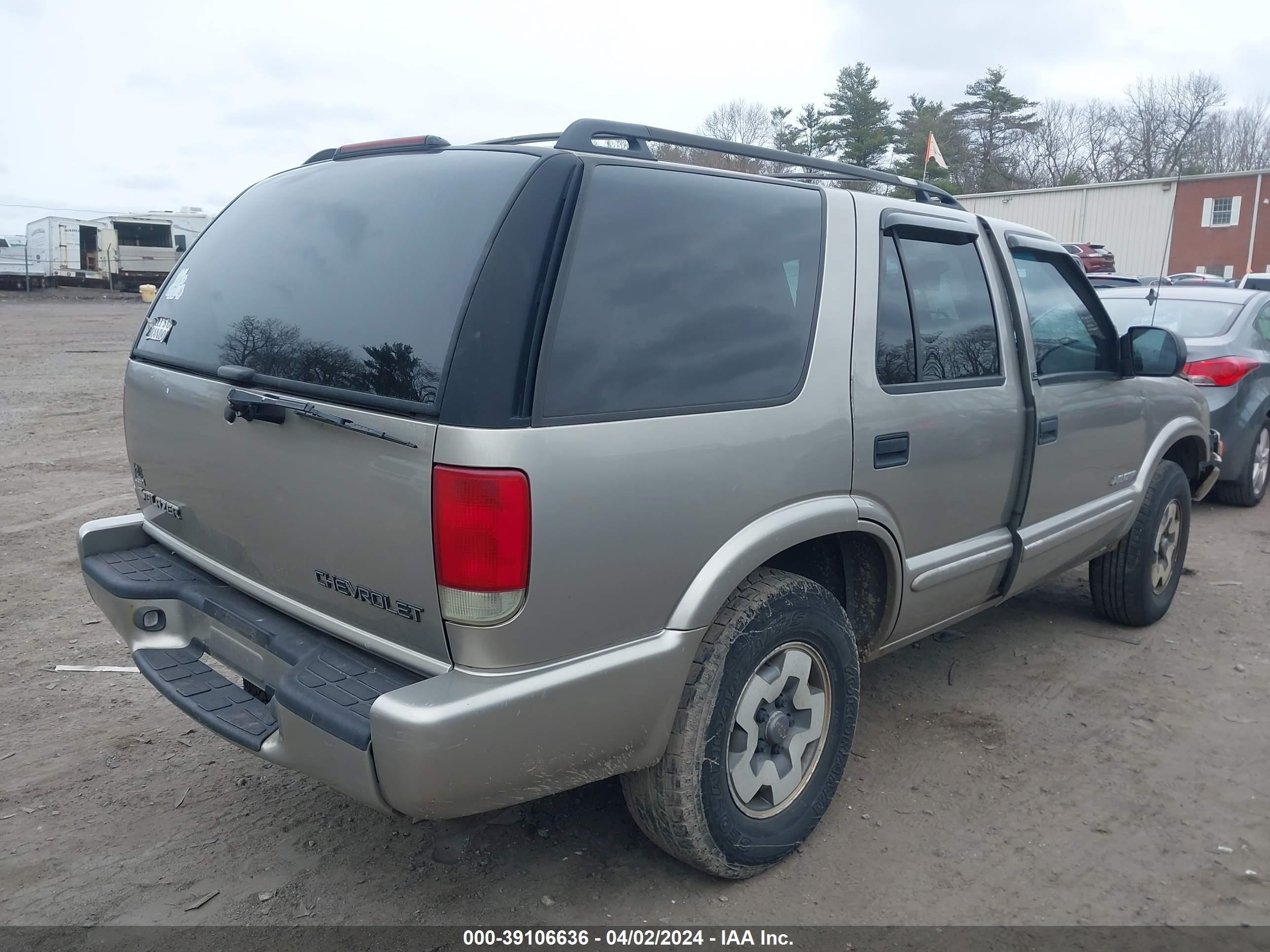 Photo 3 VIN: 1GNDT13W62K106790 - CHEVROLET BLAZER 