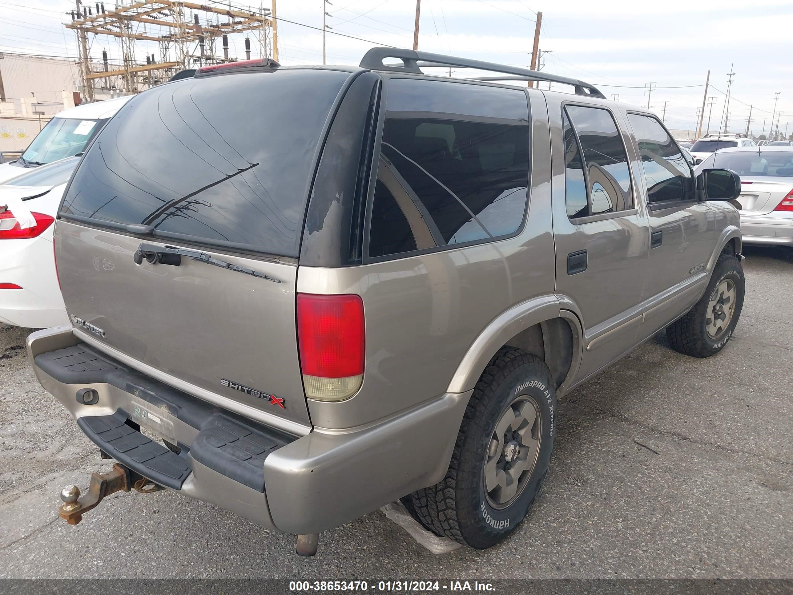 Photo 3 VIN: 1GNDT13W62K212267 - CHEVROLET BLAZER 