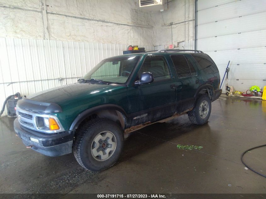 Photo 1 VIN: 1GNDT13W6T2280957 - CHEVROLET BLAZER 