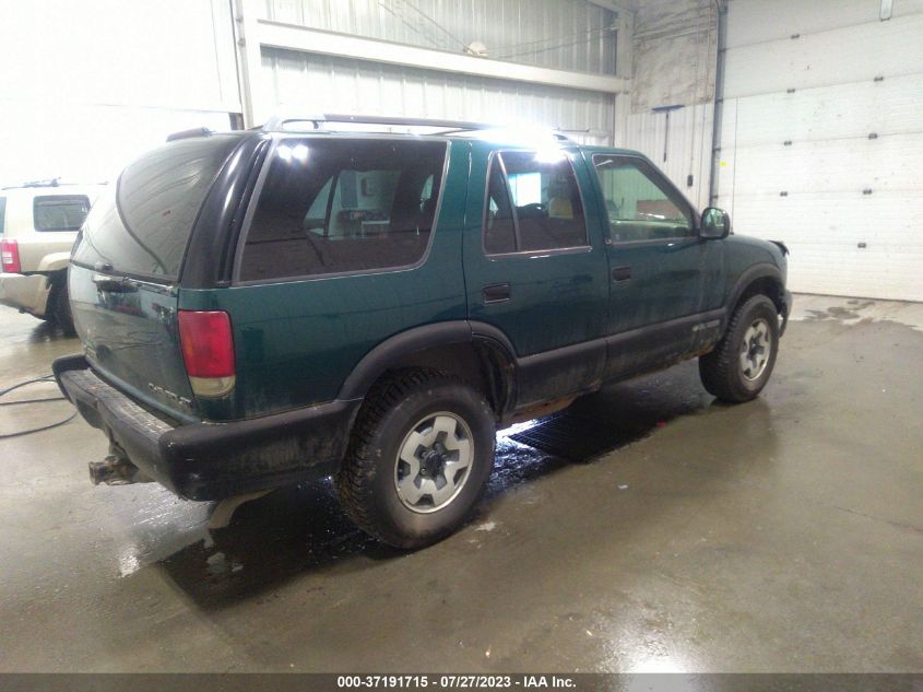 Photo 3 VIN: 1GNDT13W6T2280957 - CHEVROLET BLAZER 