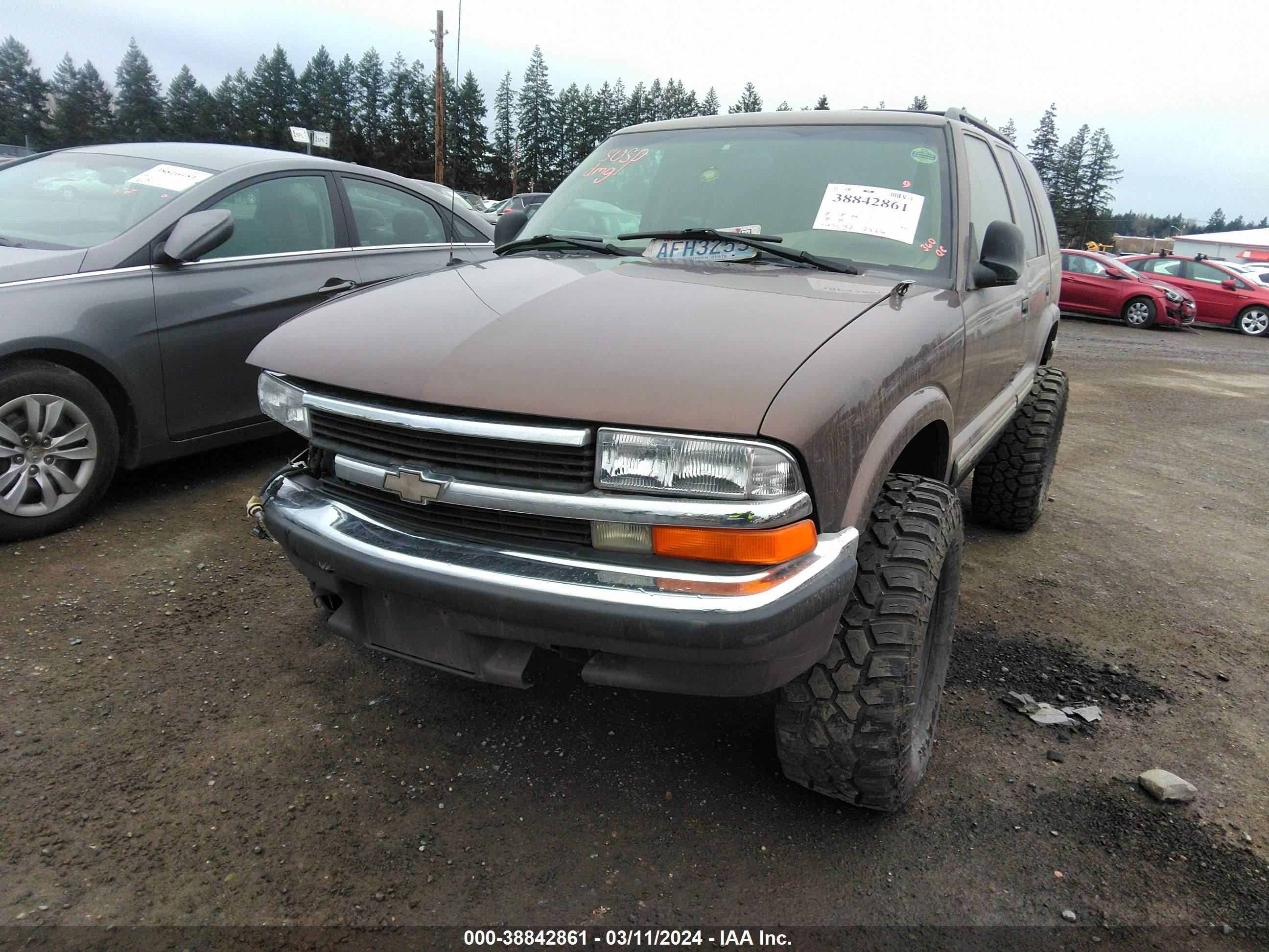 Photo 1 VIN: 1GNDT13W6W2122123 - CHEVROLET BLAZER 