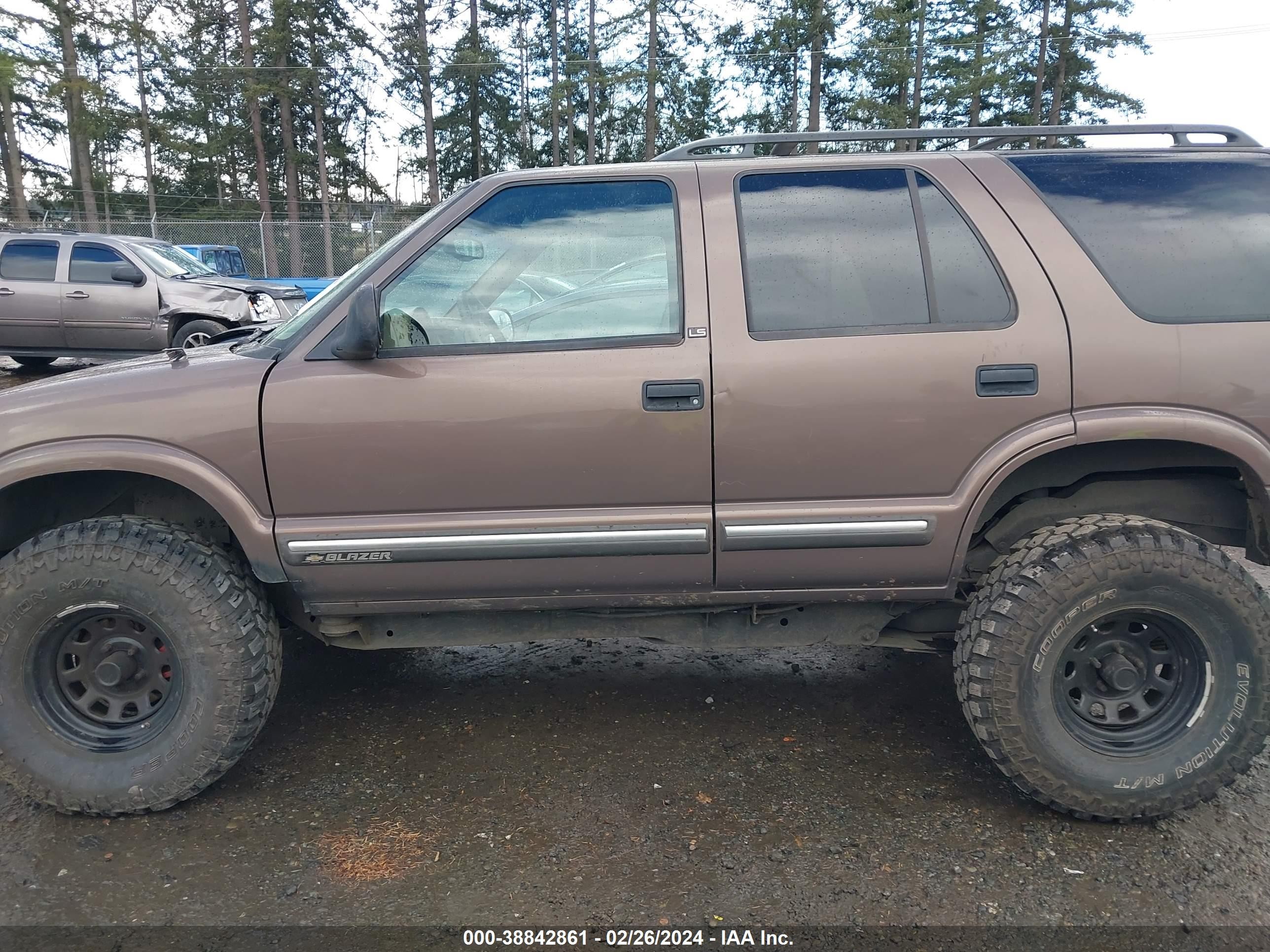 Photo 13 VIN: 1GNDT13W6W2122123 - CHEVROLET BLAZER 